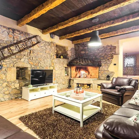 Holiday home Awesome In With Wifi Moscenicka Draga